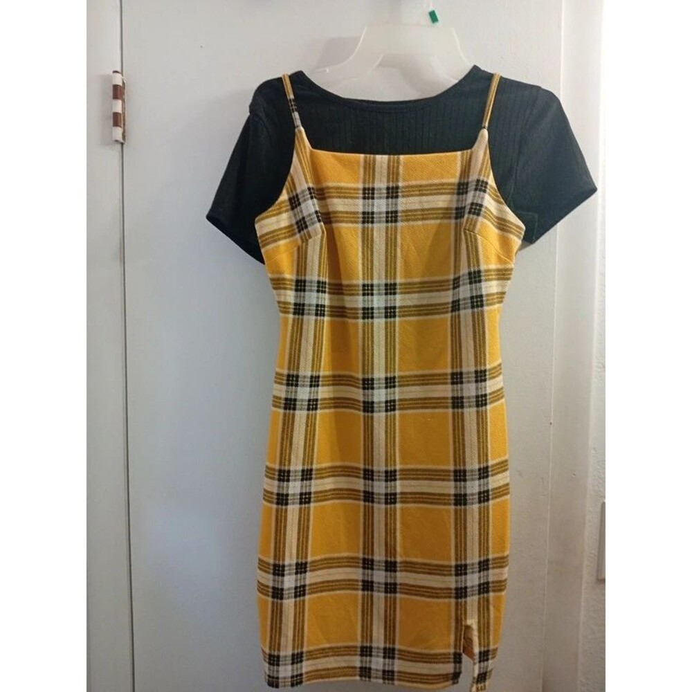 Juniors size 11/13 No Boundaries black top & yellow/black dress